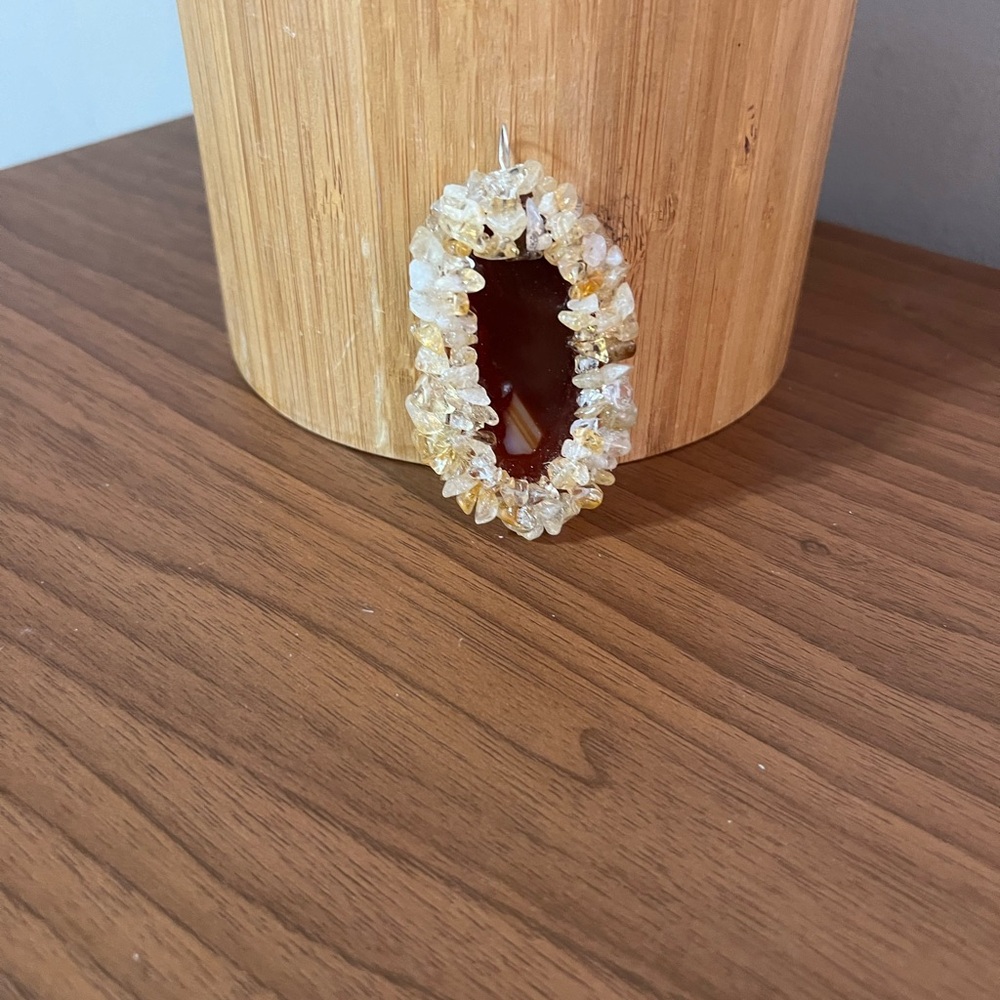 Pendant citrines and agate.